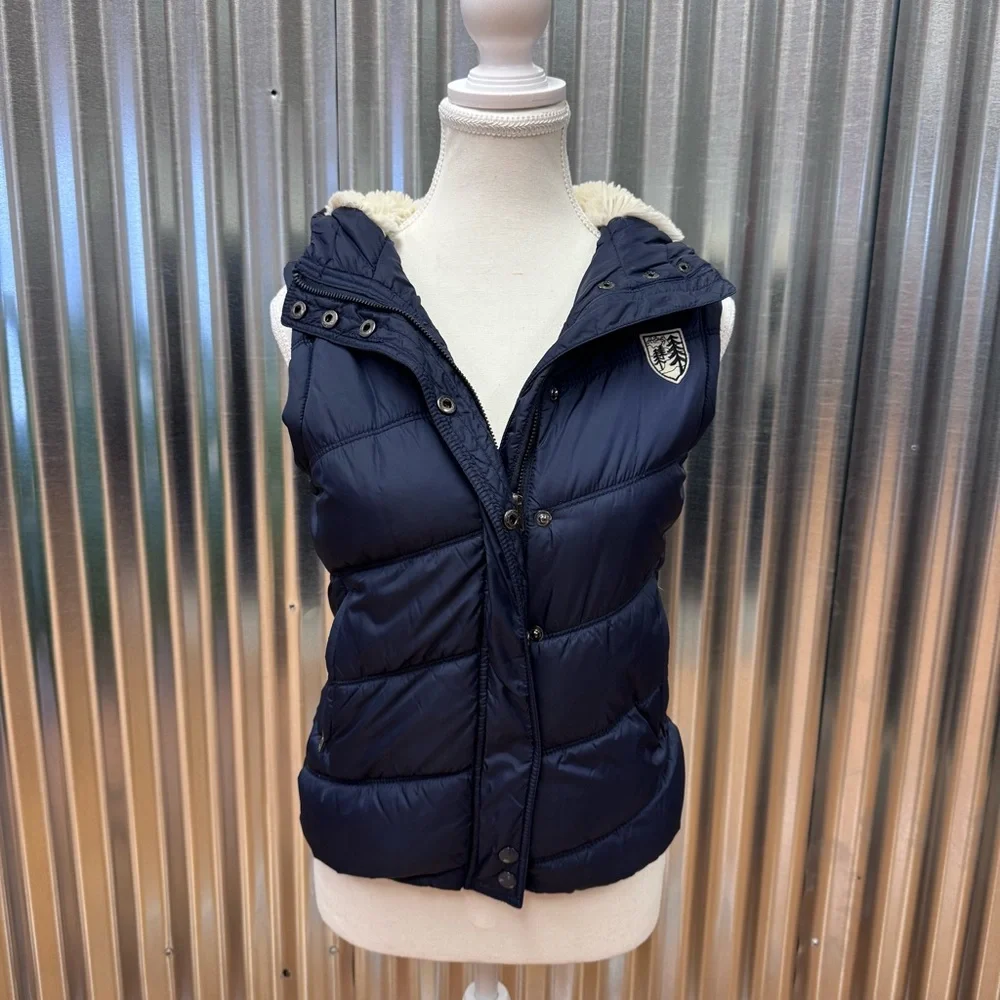 American Eagle Outfitters Y2K Navy Blue Hooded Puffer Vest with Faux Fur Hood